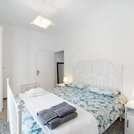 The Family Free Parking In Apartamento Alassio